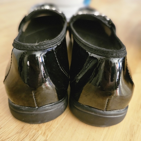 TAHARI JEWELED FLATS - Picture 3 of 5